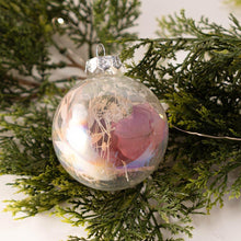 Afbeelding in Gallery-weergave laden, 1 Kerstbal met droogbloemen Groot - Lievelingshop
