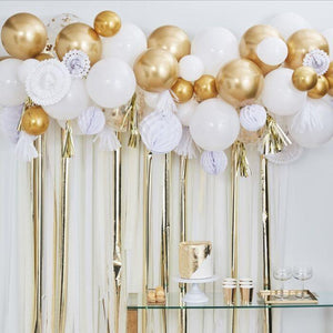 Muurdecoratie mix ballonnen en slingers wit/goud - Lievelingshop